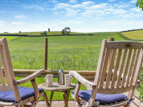 Sitting-out-area | Rose Garden Cottage, Ackenthwaite, near Arnside