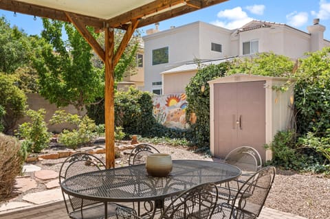 Gorgeous tranquil backyard!