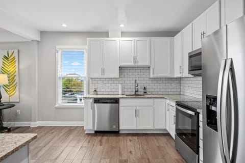 Brand new fully renovated condo offers new appliances and small appliances.