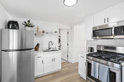 Fully equipped kitchen. 