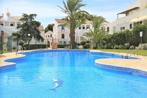 Inviting swimming pool surrounded by beautiful gardens in this urbanisation