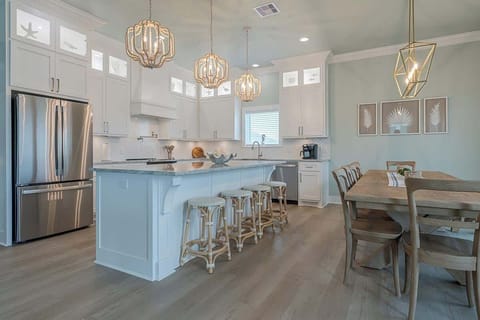 Extra long 10ft kitchen table with additional seating at the island