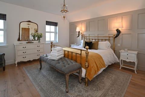 Kipney Farmhouse bedroom