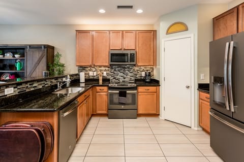 Full kitchen with walk-in pantry
