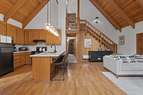 8-print-726 Marilyn Way-08