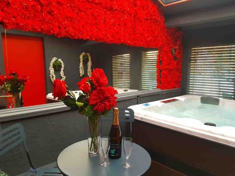 Indoor spa tub