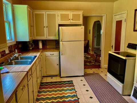 Full kitchen with sink, fridge, oven/stove, microwave, coffee maker, toaster