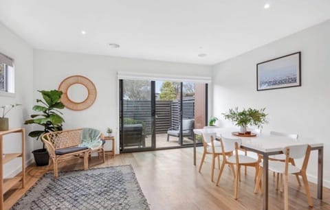 6 seating dining table