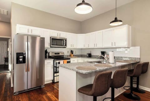 Bar seating and fully equipped kitchen!