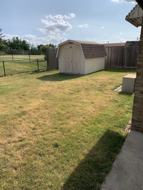 Fenced in yard, great for pets