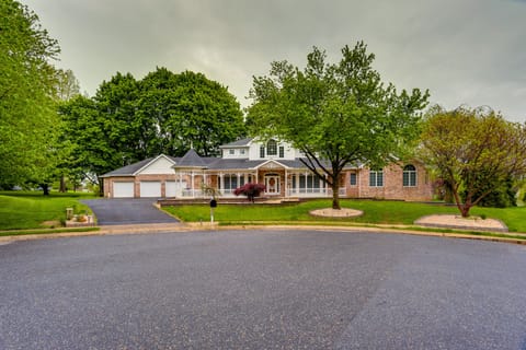 Lancaster Vacation Rental | 5BR | 5BA | Stairs Required | 7,500 Sq Ft