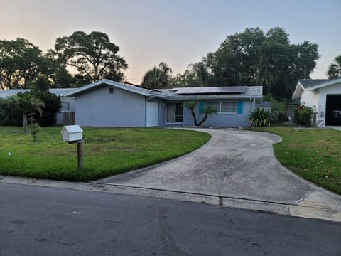 Front of house with driveway 