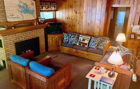 Rustic family cabin- Cozy living room