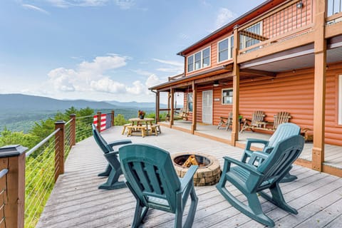Murphy Vacation Rental | 3BR | 3BA | 1,700 Sq Ft | 4 Steps Required