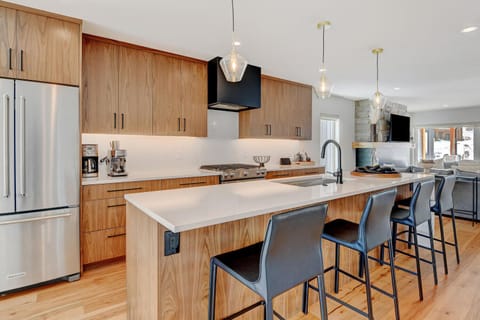 Island With Seating For 4