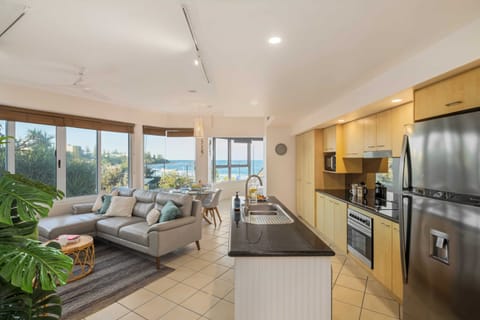 Relax in this open plan living space which overlooks the stunning Kings Beach