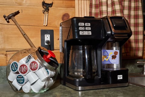 FlexBrew coffee maker - full pot and single cups