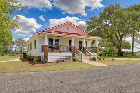 New Bern Vacation Rental | 1,300 Sq Ft | 2BR | 2BA | Stairs Required