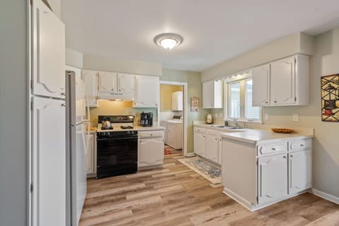 Cozy and clean kitchen directly off dining room