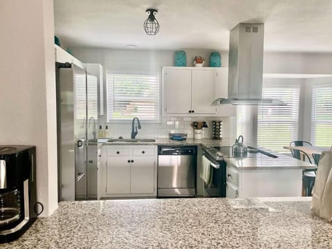 Newly updated kitchen.