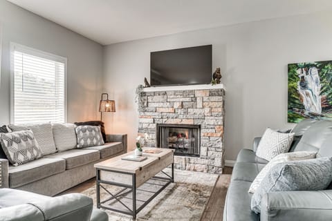 Helen Vacation Rental | 2BR | 2.5BA | 1,184 Sq Ft | Stairs Required