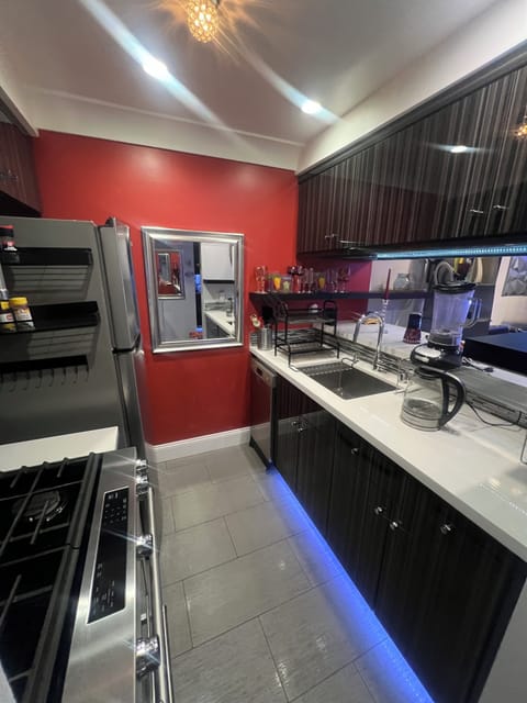 Updated kitchen, microwave, air fryer, blender, kettle, coffee maker, steamer