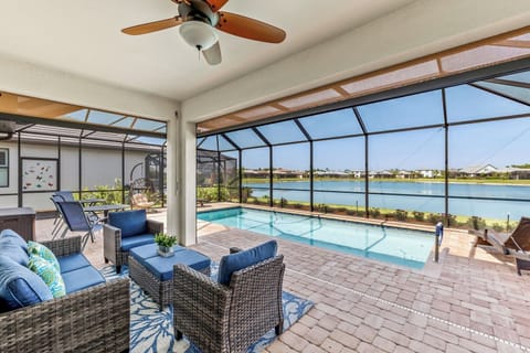Spectacular Lanai and Poolside lounge area
