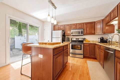 Bright & Fully Equipped Modern Kitchen