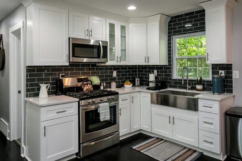 Fully equipped new kitchen with gas range