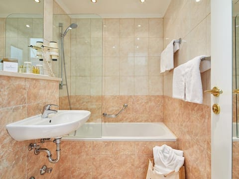 Doppelzimmer Komfort Klimaanlage - Grand Hotel House in Zell am See