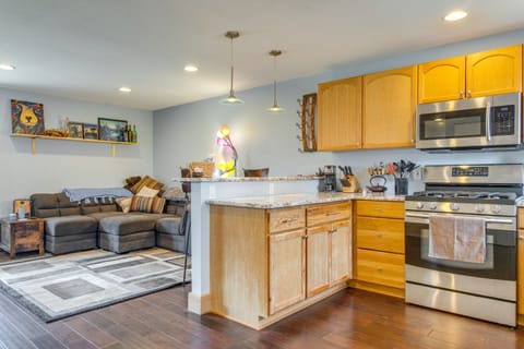 Kitchen | Cooking Basics | Coffee Maker | Paper Towels/Trash Bags Provided