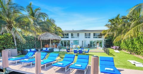 Lago Key is nestled in scenic Harbour Beach neighborhood. This secluded retreat consists of 9 bedrooms in 3 suites, many lounge spaces, heated pool and a grilling area.