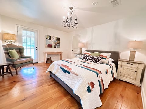 Primary queen-sized bed, with private en suite and access to back porch.