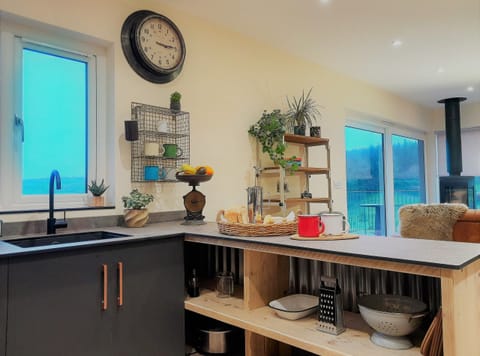 Lew Valley Lodge - Stunning Self Catering Accommodation