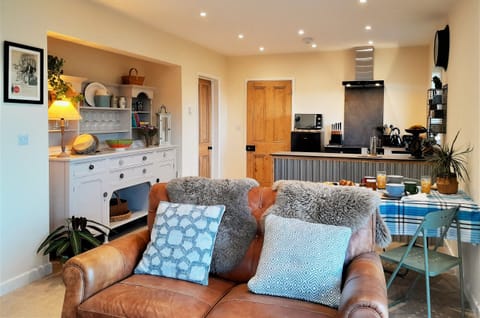 Lew Valley Lodge  - Spacious and quirky