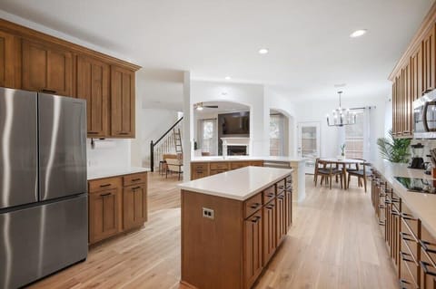 Welcome to this fully equipped chef’s kitchen! With a spacious layout designed to make cooking and entertaining a breeze, it’s a space dedicated to your culinary delights.