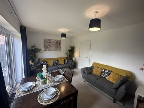 Living Room / Lounge