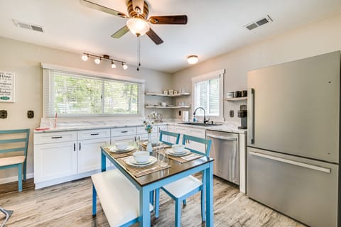 Kitchen | Dining Table