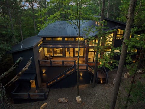 Livin' the High Life - Sleeps 20!