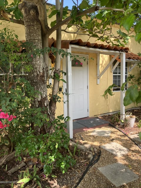Tropical Cottage!