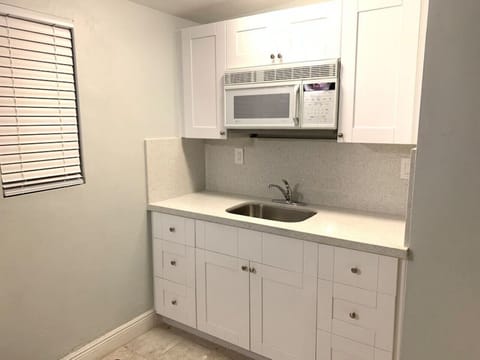 Full kitchenette with all cooking needs!