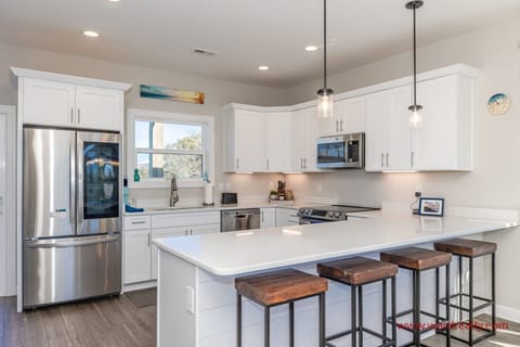 Kitchen with Eat-In Seating