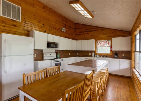 Kitchen + dining area
