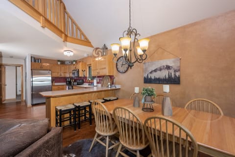 Seating for 6 with 4 at the barstools, plenty of room for the whole gang!