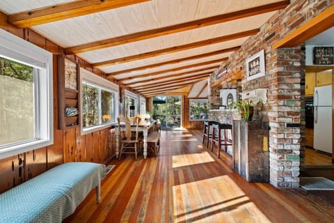 Step into the luminous serenity as the entryway offers breathtaking views of the  large patio that has unbeatable mountain views!  This entryway has an abundance of natural light warmly embraces each corner.  #mountainviews