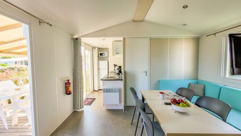 Enjoy the heart of family gatherings in this fully equipped kitchen and dining area, perfect for sharing meals and moments together.