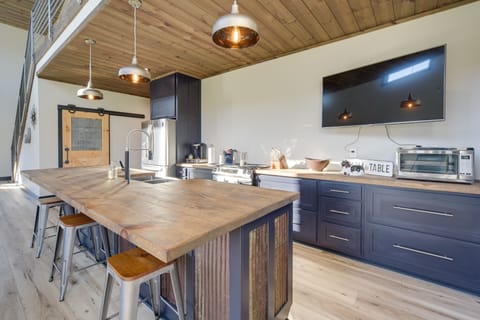 Kitchen | Blender | Coffee Maker | Gas Stove/Oven | Refrigerator | Dishwasher