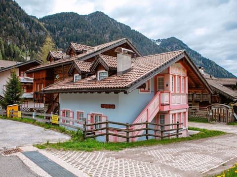 Sky, Cloud, Plant, Property, Building, Mountain, Window, House, Land Lot, Tree
