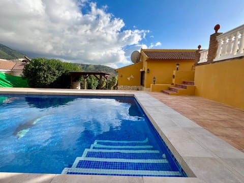 Beautiful and large swimming pool with mountain views photo 8