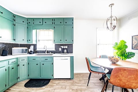 Eat-in kitchen with all the essentials